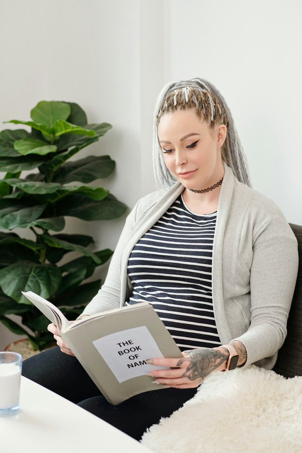 Les prénoms fascinants : tendances et significations à découvrir